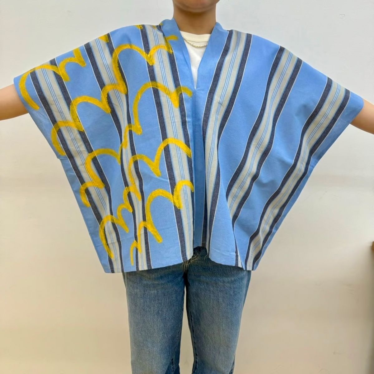 すべて一点物の「伊勢木綿の貫頭衣」 — SOU・SOUと空間演出デザイン